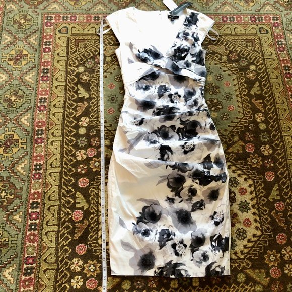 *NWT* White Floral-Print Surplice Neckline Cotton Dress - Made in Canada - XXS - Picture 11 of 16